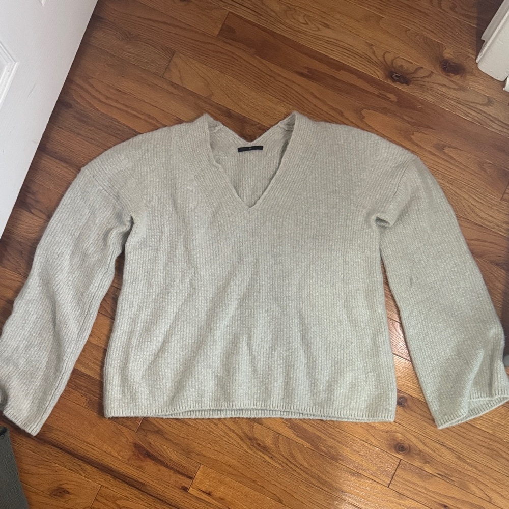 Women's V-Neck Sweater - Light Gray